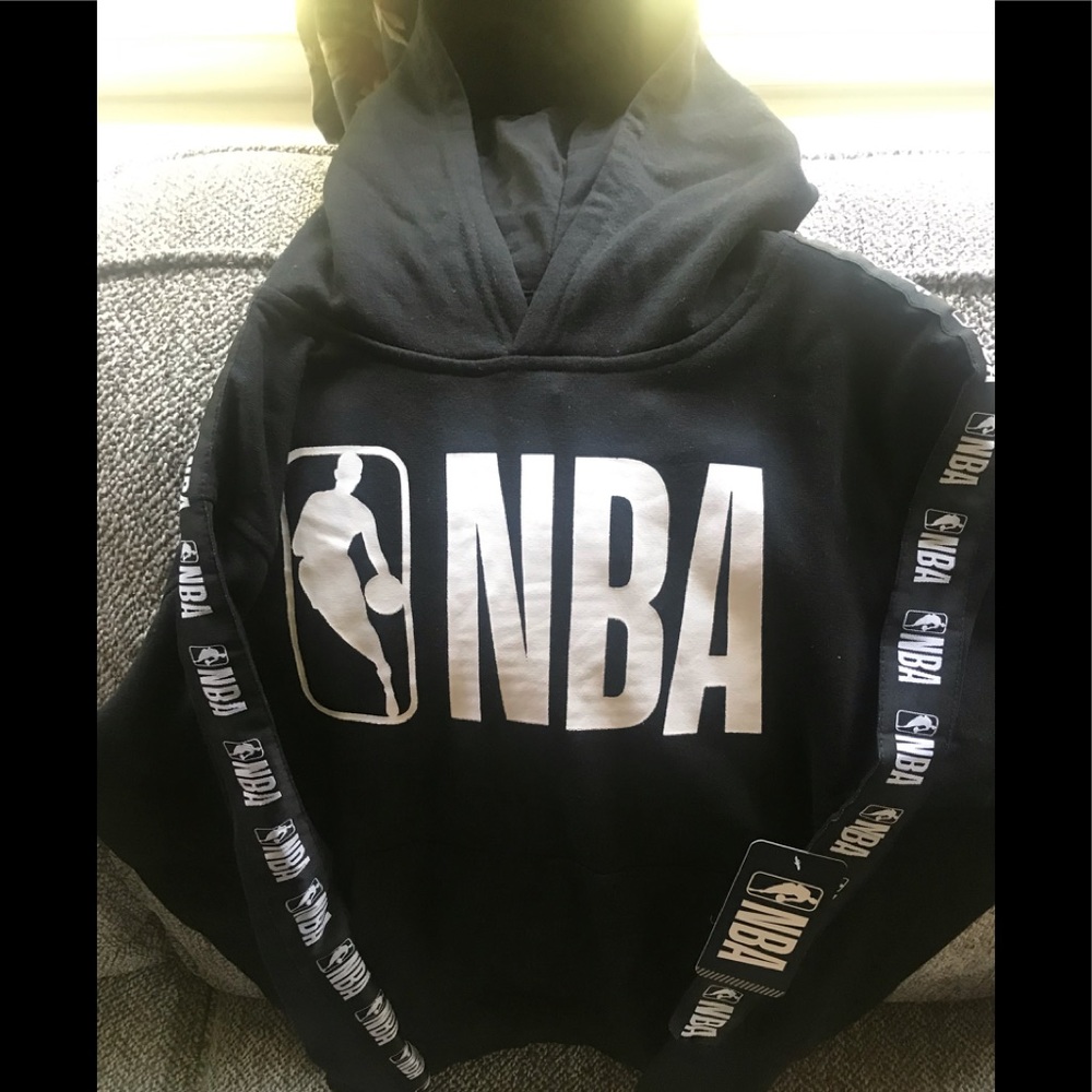 NEW WITH TAGS OFFICIAL NBA SWEATSHIRT